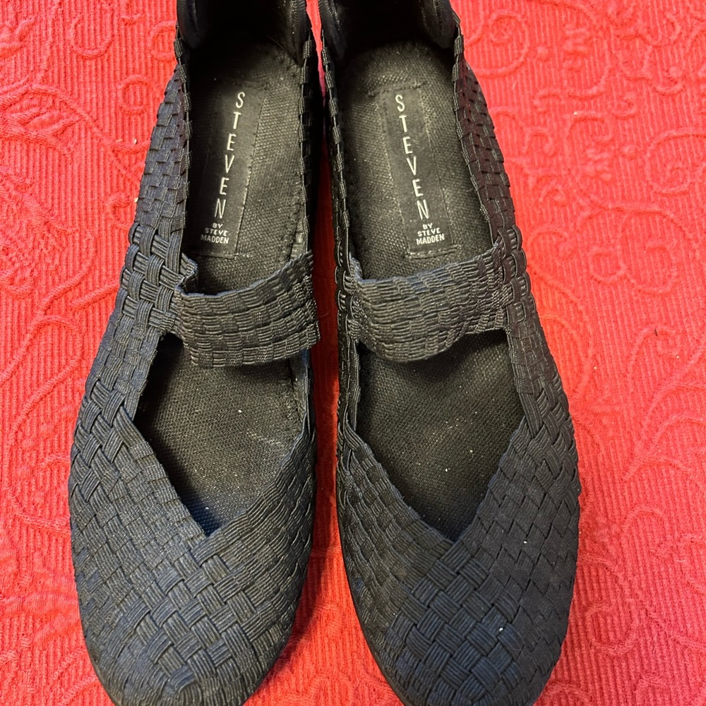 Steve Madden Woven Black Flats, size 7